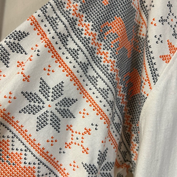 Auburn Tigers Womens Long Sleeve T-Shirt Christmas Holiday Pattern Size Large - Picture 3 of 4